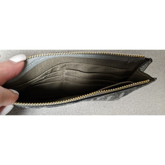 NEW~Neiman Marcus Silver Metallic Fabric Wristlet/Bag/Pouch - Picture 3 of 5